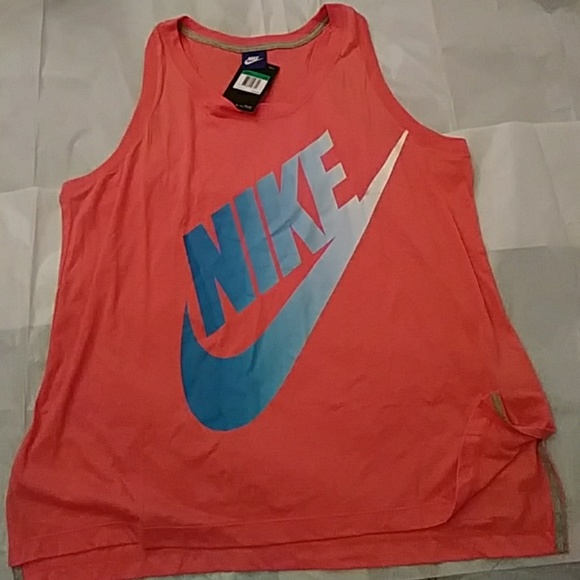 Nike Tops - Women athletic Nike tank top